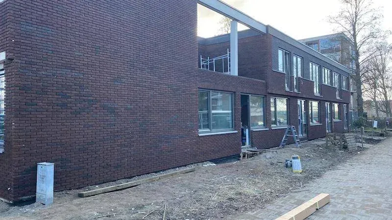 Rijwoningen met donkerrode steenstrips, nieuwbouwproject Utrecht