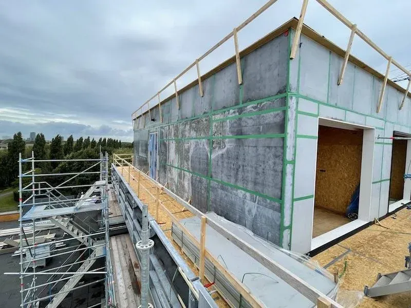 Prefab casco van de hotelverdieping in aanbouw, Van der Valk Almere